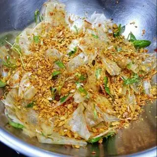 bánh tráng tỏi lớn + trứng gà vữa  - 31.000 ₫ tại Bánh Tráng Tỏi Ớt 019 - Bùi Minh Trực
