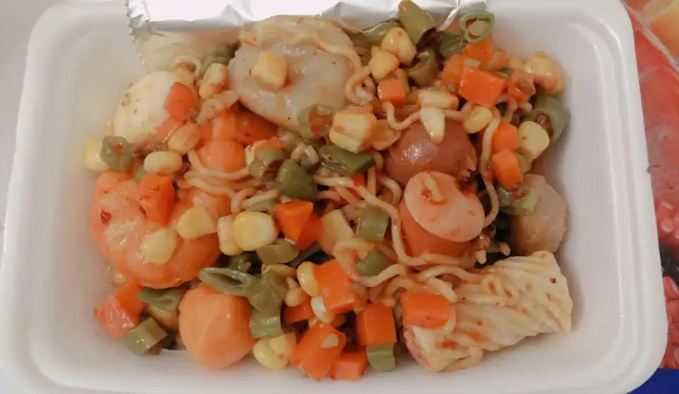 Hình ảnh Ăn ngon rẻ -Mì trộn thập cẩm 1 mì + 1 ( coca / pepsi / 7up /mirinda)