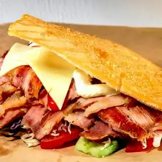 Kebab thịt heo xông khói - phô mai - 45.000 ₫ tại Bánh Mì Kebab - Bùi Thị Xuân