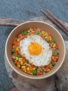 Hình ảnh Mì trộn trứng ốp la