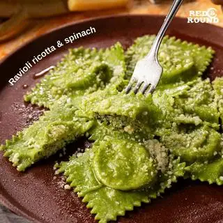 Ravioli ricotta - spinach burro e salvia - v - best seller - 253.000 ₫ tại Red&Round Pizza and More - Đường Nội Khu Hưng Gia 2