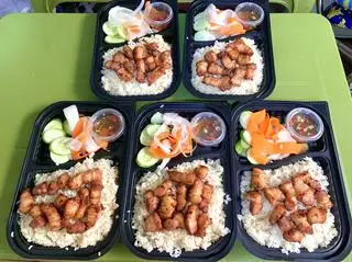 Hình ảnh Cơm Đảo ba chỉ cháy cạnh