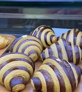  croissant socola - 36.000 ₫ tại Tiệm Bánh Kem Bảo Linh - Nguyễn Hữu Cầu