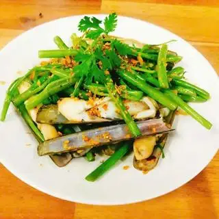 Hình ảnh Ốc móng tay xào rau muống/mì