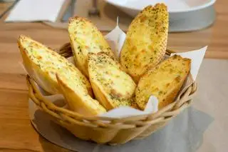 Hình ảnh Bánh mì nướng bơ tỏi