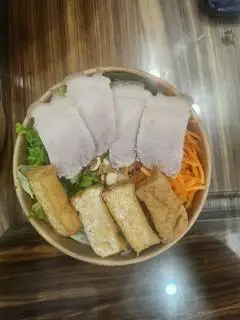 Hình ảnh Bún nước tương thịt luộc đậu hũ chiên