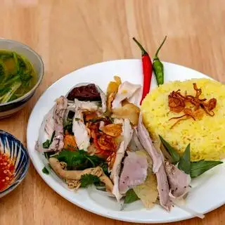 Hình ảnh Cơm gà gỏi xé phây_ phần lớn