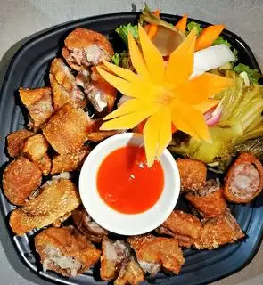 Hình ảnh Đuôi heo quay muối