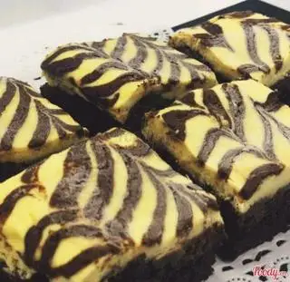Cheese brownies - 45.000 ₫ tại Trà Sữa, Sinh Tố & Bánh Ngọt Dung - Lê Thánh Tôn