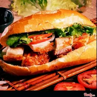 Hình ảnh Bánh mì heo quay đặc biệt