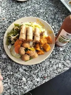 Hình ảnh cơm thập cẩm+ chả giò + pesi
