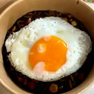 Hình ảnh Mì tương đen trứng