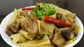 Hình ảnh cơm thịt  kho măng 