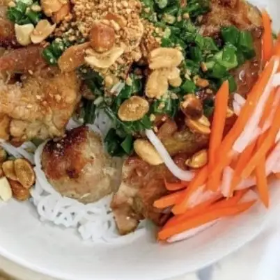 Hình ảnh Bánh hỏi thịt nướng + bì