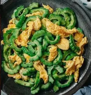 Trứng xào khổ qua/ 苦瓜炒鸡蛋 / Stir-fried Eggs with Bitter Melon - 109.000 ₫ tại Chinese Chuan Xiang Gai Fan - Cơm Món Trung Hoa - Điện Biên Phủ