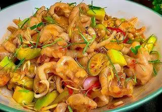 Chân gà rút xương sốt Thái mix xoài - 75.000 ₫ tại Ăn Vặt Phương Nơ - Chân Gà Rút Xương Sốt Thái & Trà Tắc Thái Xanh - Huỳnh Tấn Phát