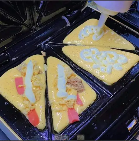 Hotdog Chị Ba - Phan Xích Long - Ăn vặt gần bạn