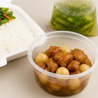 Hình ảnh Cơm thịt kho trứng cút