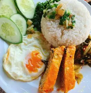Cơm tấm chả ốp la - 1 phần - 52.000 ₫ tại Cơm Tấm Hậu - Trần Quốc Thảo