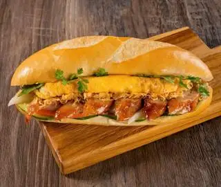 Hình ảnh Bánh Mì nem nướng trứng