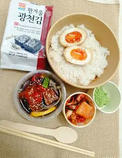 Hình ảnh Cơm cá hồi Nauy + trứng lòng đào ngâm tương Hàn Quốc