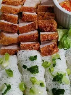 Hình ảnh Bánh hỏi heo quay