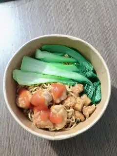 Hình ảnh Mì Indomie Trộn - Cá Viên Chiên - Tóp Mỡ Giòn 