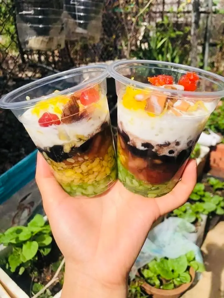 Chè thập cẩm truyền thống  - 32.000 ₫ tại Chè Dừa Dầm Cô Hến Hải Phòng - Bạch Đằng