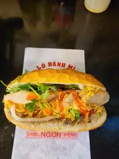 Bánh mì thịt chả - 35.000 ₫ tại Bánh Mì Phượng Hoàng