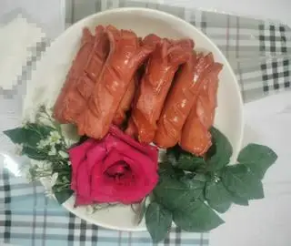 xúc xích lắc phô mai - 30.000 ₫ tại Sushi CH 152 - Lạc Long Quân