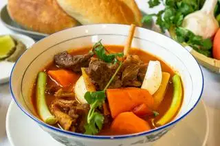 Hình ảnh Bò kho- bánh mì