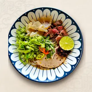 Hình ảnh Bún Bò Tái Gân
