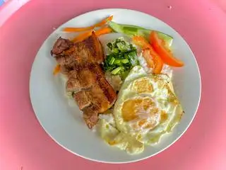 Hình ảnh Cơm tấm Ba rọi Trứng