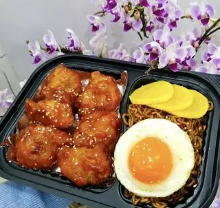 Hình ảnh Gà sốt cay ngọt - mì tương đen