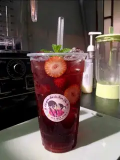 Hình ảnh Trà dâu ly 650ml