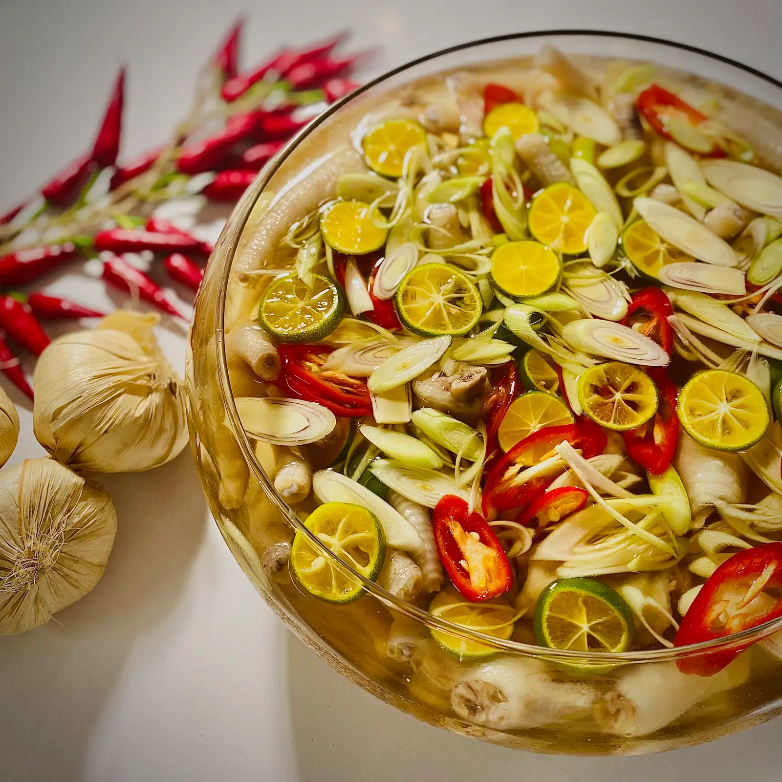 Hình ảnh Chân gà có xương sả tắc M