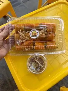 Hình ảnh Bánh tráng cuộn sốt me/ kim quất