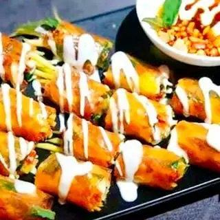 Bánh tráng cuốn bơ - hộp - 30.000 ₫ tại Chi Chi 238 - Chè & Trà Sữa - Lã Xuân Oai