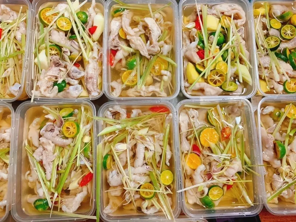 Hình ảnh Chân gà rút xương ngâm xả tắc - lớn
