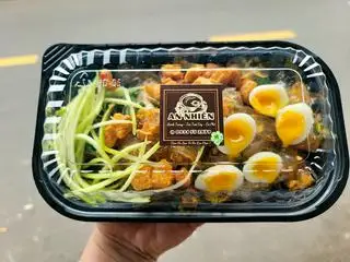 Hình ảnh Bánh Tráng Dẻo Trộn Satế Tỏi - Trứng Tóp Mỡ