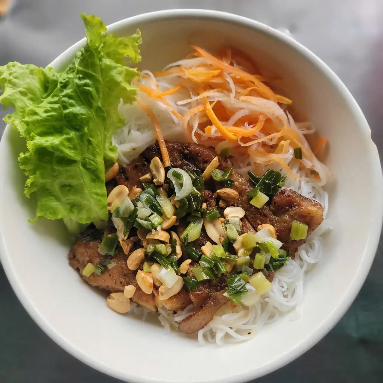bún thịt sườn nướng  - 47.000 ₫ tại Cơm Tấm Phượng - 142 Ngô Tất Tố