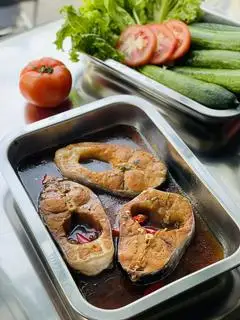 Hình ảnh Cơm cá kho xoài bầm