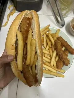 Hình ảnh Bánh Mỳ Nem Khoai