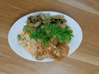 Hình ảnh Cơm rang đùi gà xối mỡ