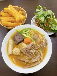 Hình ảnh Bún bò Huế đặc biệt
