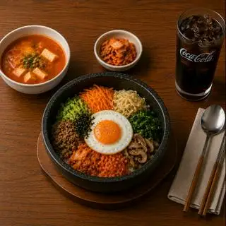 Hình ảnh Cơm Trộn Bibimbap + Canh kim chi + đồ uống