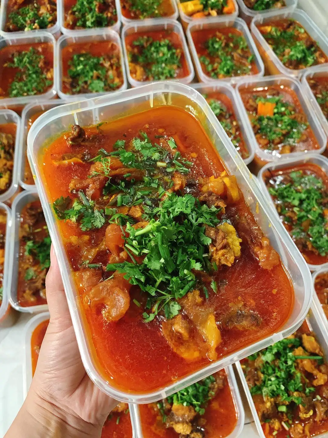 Hình ảnh Bò sốt vang hộp lớn