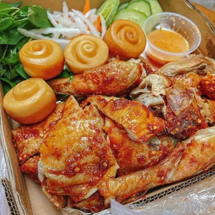 Gà Nướng Lu - Muối Ớt(Kèm 5 bánh bao) - 239.000 ₫ tại Gà Nướng Lu A Sơn - Cách Mạng Tháng 8