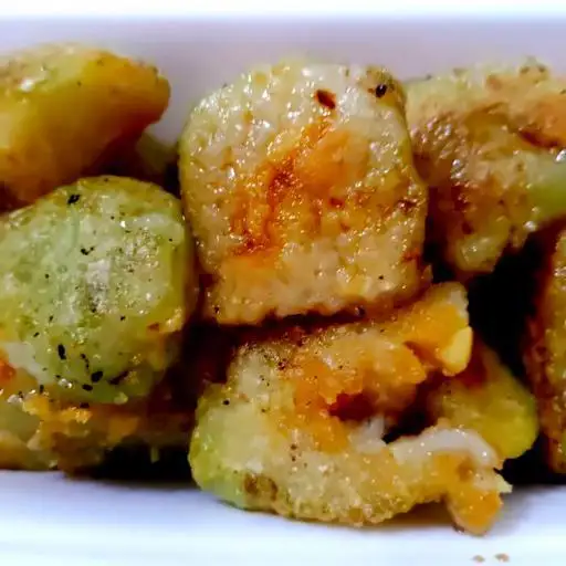 Hình ảnh Bánh chưng rán bơ phomai thịt gà chà giò thịt xá Xiú giò rau hành khô bò khô xì đầu - combo trà đào hay v