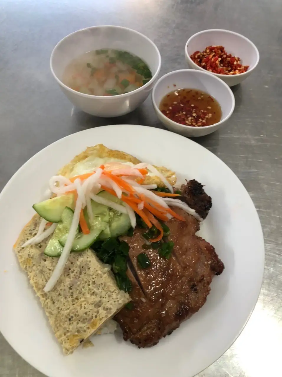 Cơm sườn bì chả - 65.000 ₫ tại Cơm Tấm Ty Mập